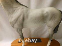 ROYAL DOULTON Beswick 1743 GREY Hunter Connoisseur Horse Figurine 12. H X 11 L