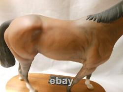 ROYAL DOULTON Beswick 2674 BAY MATT THOUROUGHBRED Connoisseur Horse 11 H X 11.5