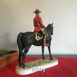 ROYAL WORCESTER Horse ROYAL CANADIAN MOUNTED POLICEMAN Doris Lindner 3805