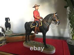 ROYAL WORCESTER Horse ROYAL CANADIAN MOUNTED POLICEMAN Doris Lindner 3805