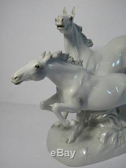 Signed Hutschenreuther Entwurf MH Fritz Porcelain Horses In Freedom Scupture