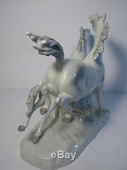 Signed Hutschenreuther Entwurf MH Fritz Porcelain Horses In Freedom Scupture
