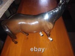 VINTAGE BESWICK ENGLAND BROWN PORCELAIN GLOSS HORSE FIGURINE, 9 x 7 x 3 inches