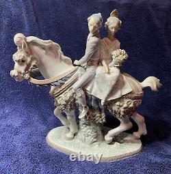 Valencian Couple On Horse Lladró Porcelain 01001472