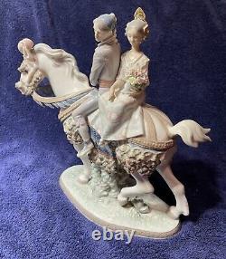 Valencian Couple On Horse Lladró Porcelain 01001472