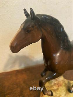 Vintage BESWICK Porcelain Galloping Bay Running Horse Figurine, 1374 England