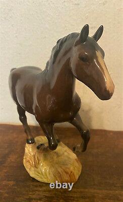 Vintage BESWICK Porcelain Galloping Bay Running Horse Figurine, 1374 England