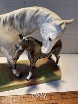 Vintage Beswick 2 Horse Figurine Dapple Gray Mare & Foal Colt 1811 Excellent