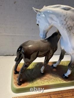 Vintage Beswick 2 Horse Figurine Dapple Gray Mare & Foal Colt 1811 Excellent
