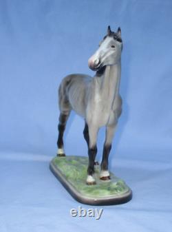 Vintage Ceramic Horse figurine TB Man Of War Goldscheider USA grey Everlast
