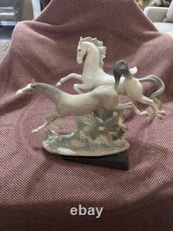 Vintage LLADRO Running Horse Porcelain Figurine NO BOX MINT CONDITION