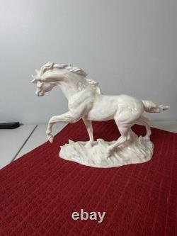 Vintage Maureen Love Ceramic Horse StatueWhite Pearl IridescentBEAUTIFUL