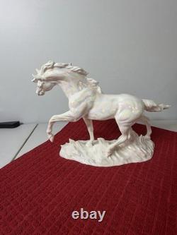 Vintage Maureen Love Ceramic Horse StatueWhite Pearl IridescentBEAUTIFUL