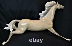 Vintage Porcelain Ceramic Tan Horse Stallion Beauty 18 Long X 11 Tall Decor