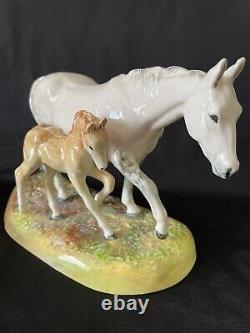 Vintage Royal Doulton Gude Grey Mare And Foal Horse Figurine HN2532