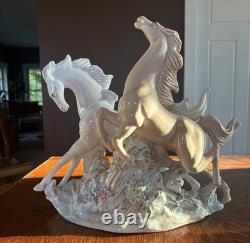 Vintage large porcelain horse statue/figurine (14 tall, 14 x 5.50) Excellent