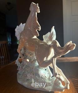 Vintage large porcelain horse statue/figurine (14 tall, 14 x 5.50) Excellent
