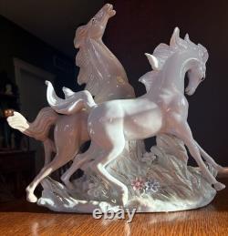 Vintage large porcelain horse statue/figurine (14 tall, 14 x 5.50) Excellent