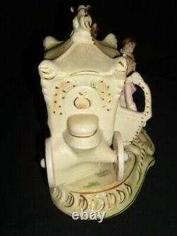 Vtg. 9x 5x 6.5 Porcelain Horse Drawn Carriage WithCouple & Coach Driver MINT