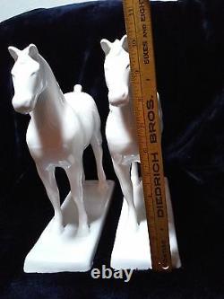 WHITE STANDING HORSE BOOKENDS / STATUE'S 10 PORCELAIN, Bisque